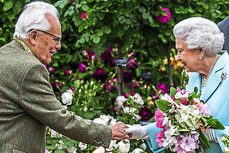 David Austin meeting Queen Elizabeth II at the Chelsea Flower Show